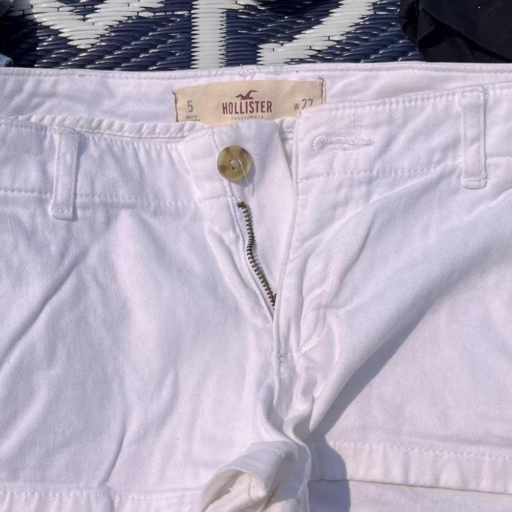 EUC Hollister white shorts size 5.